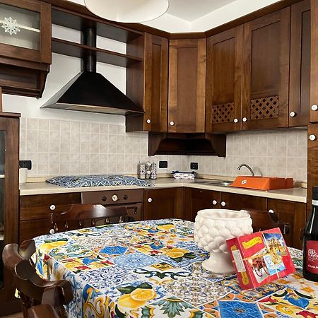 Nikuzza Holiday House Noto Esterno foto