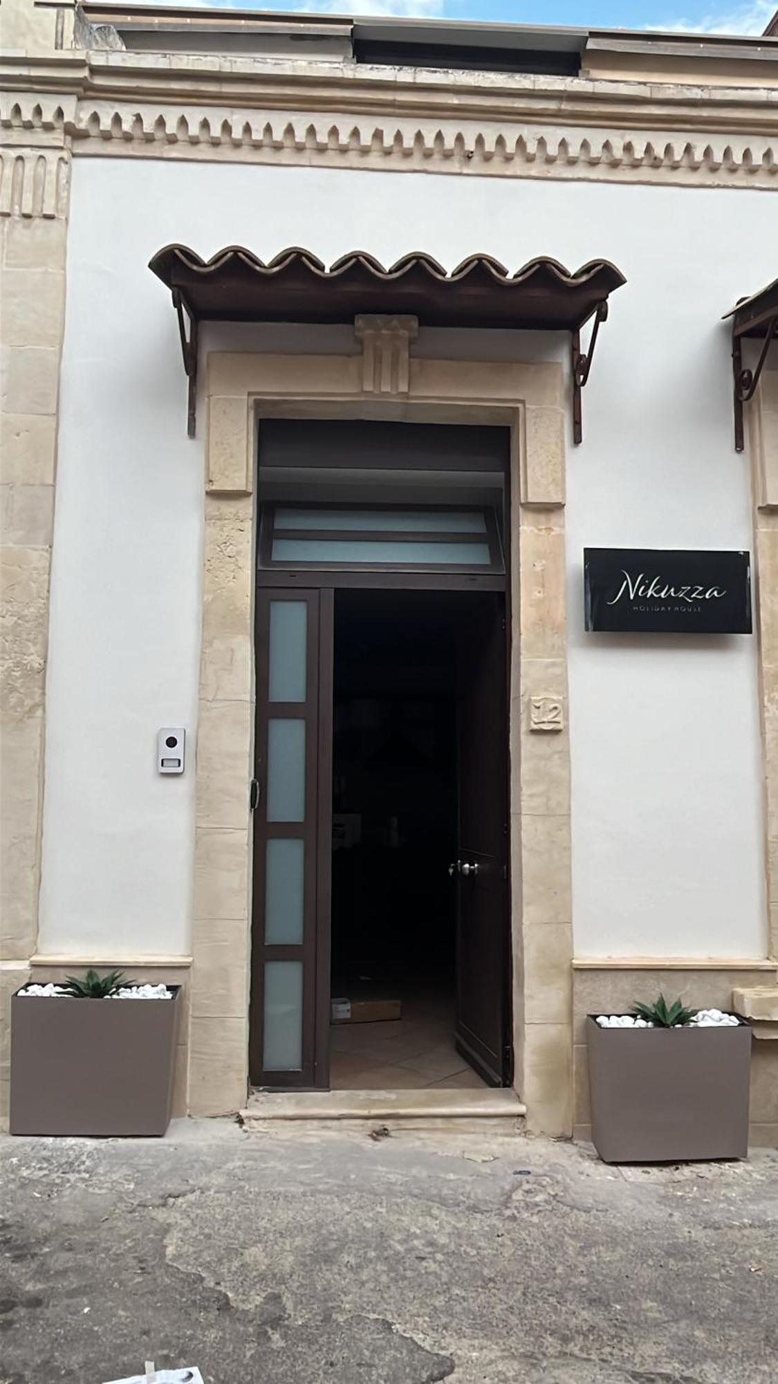Nikuzza Holiday House Noto Esterno foto