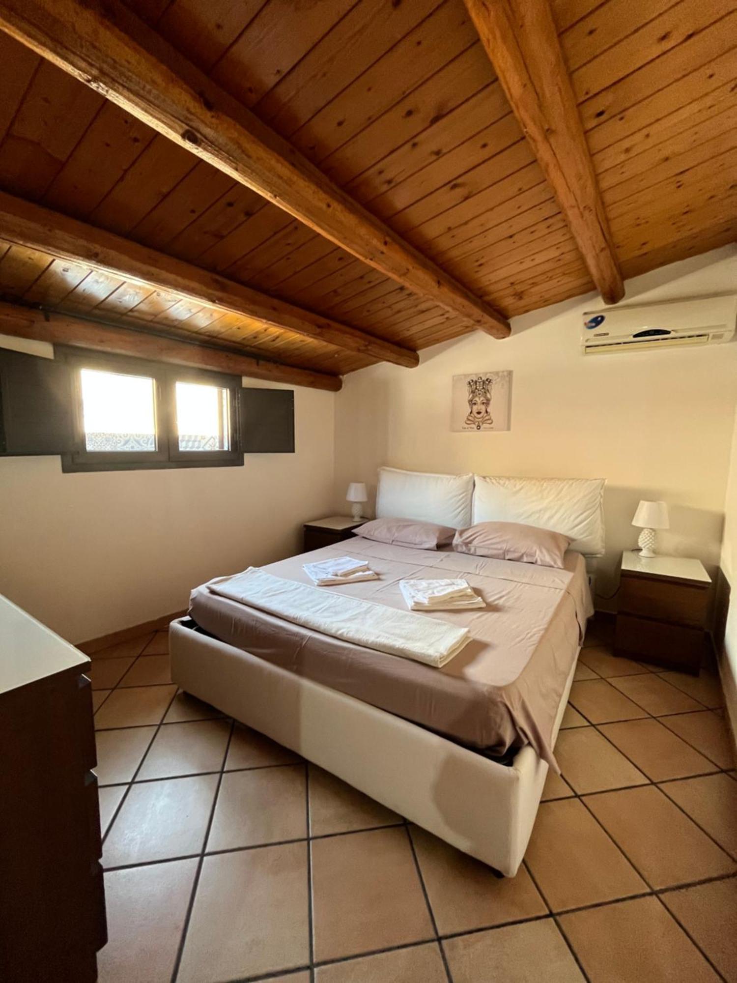 Nikuzza Holiday House Noto Esterno foto